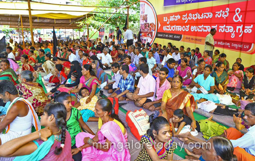 Endo victims protest